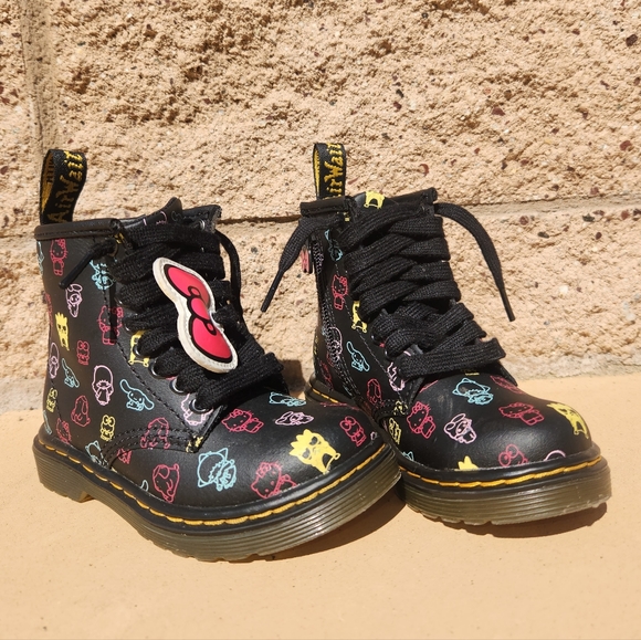 Dr. Martens Hello Kitty Boots Girls TODDLERS - Picture 2 of 8